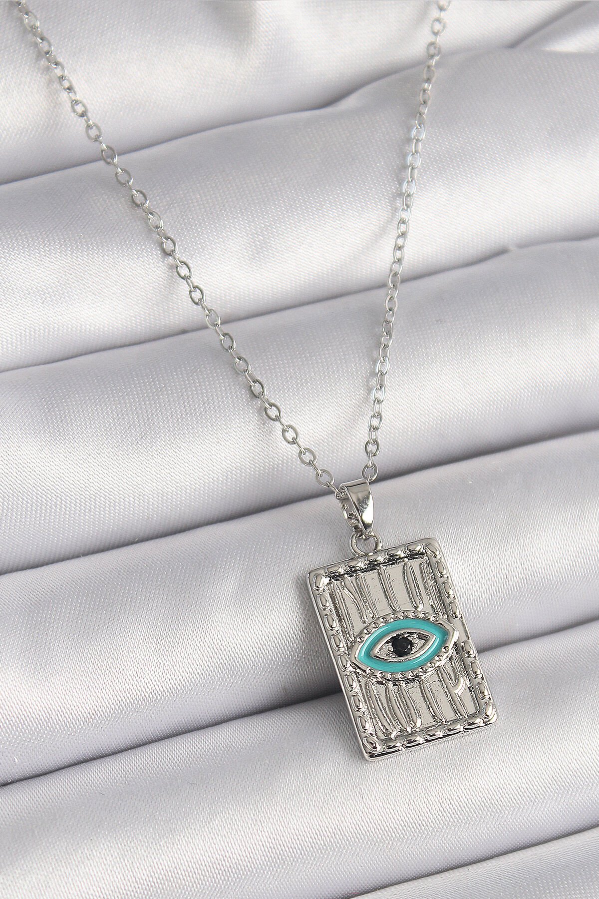 316L Çelik Gümüş Renk Zirkon Taşlı Göz İşleme Detaylı Plaka Model Kadın Kolye