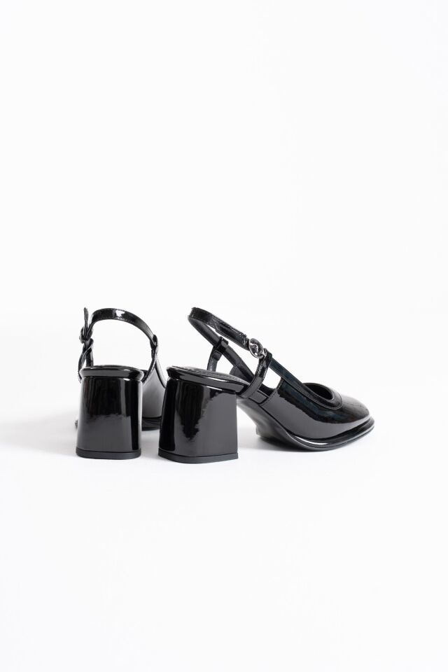 Siyah Rugan Kadın Topuklu Ayakkabı TR18MS17A