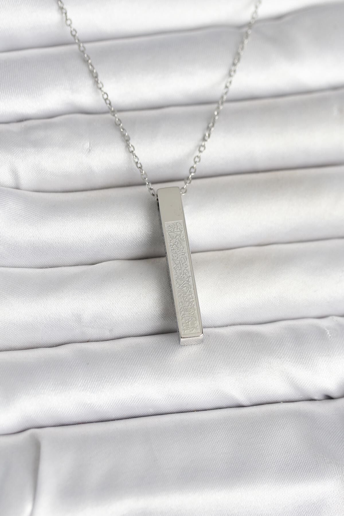 316L Çelik Gümüş Renk Ayetel Kürsi Yazılı Bar Çubuk Kolye