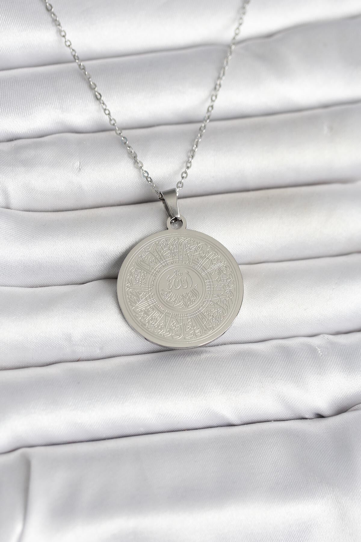 316L Çelik Gümüş Renk Ayetel Kürsi Yazılı Kolye