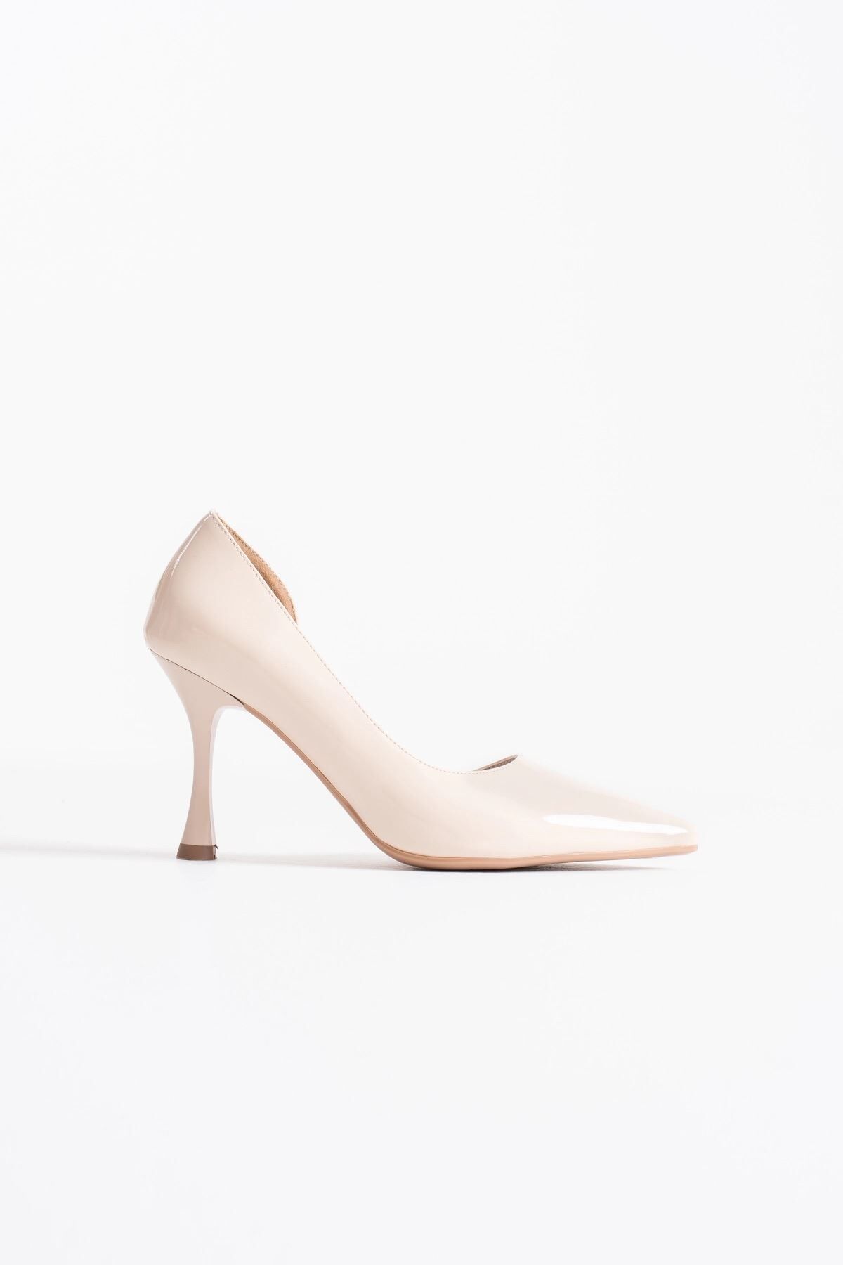 Kadın Bej Rugan Topuklu Ayakkabı TR08MS45H