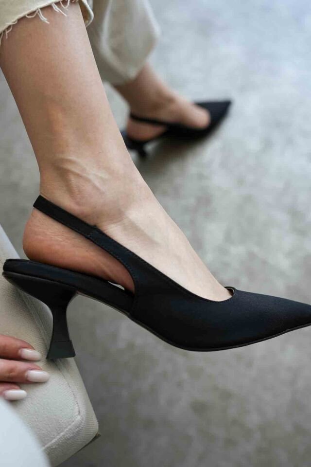 Kadın Siyah Saten Topuklu Ayakkabı TR08MS08A