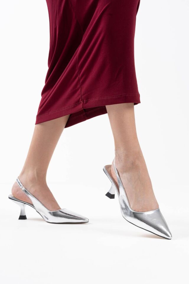 Kadın Gümüş Kırışık Rugan Topuklu Ayakkabı TR08MS08D