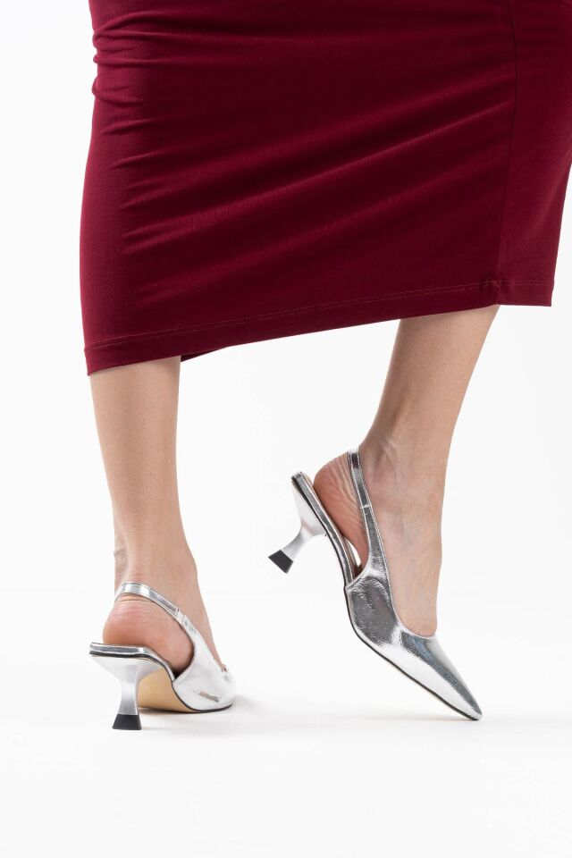 Kadın Gümüş Kırışık Rugan Topuklu Ayakkabı TR08MS08D