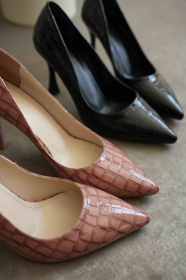 Kadın Siyah Kroko Rugan Stiletto TR08MS10A