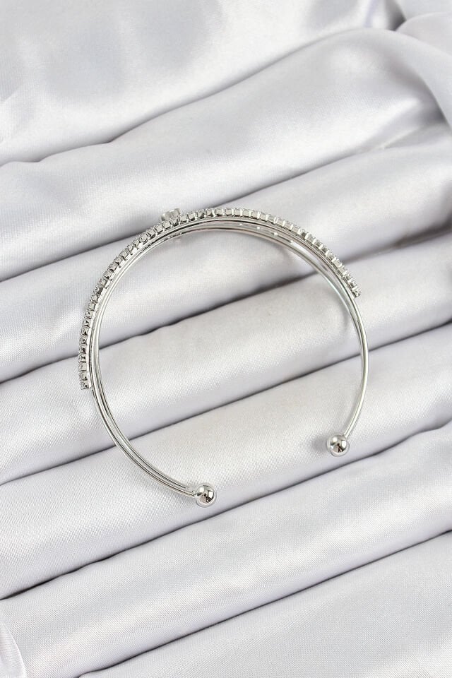 Pirinç Gümüş Renk Zirkon Taşlı Kalp Detaylı Kadın Bileklik