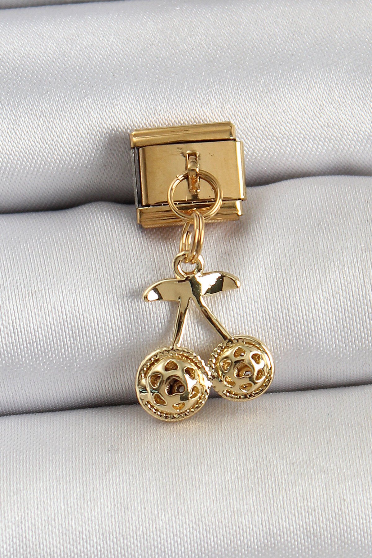 316L Çelik Sallantılı Zirkon Taşlı Fiyonk Model Gold Renk Nomination C316L Çelik Sallantılı Kiraz Model Gold Renk Nomination Charm