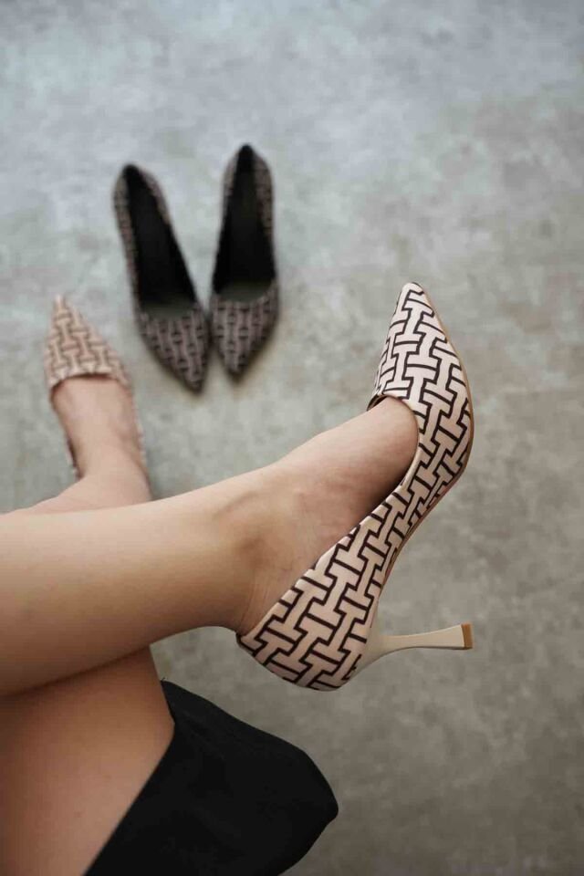 Kadın Siyah Desenli Stiletto TR08MS12A