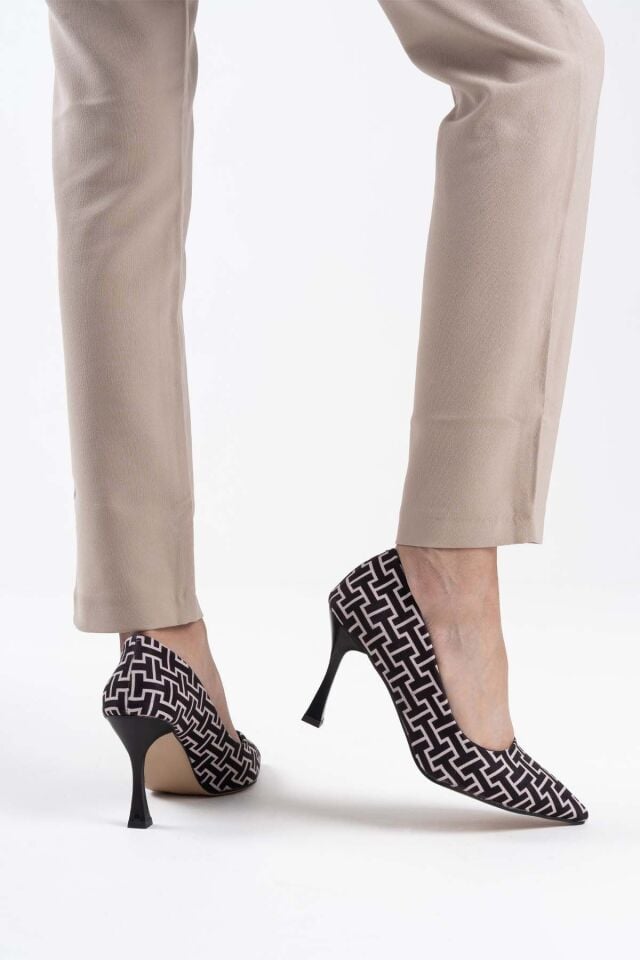 Kadın Siyah Desenli Stiletto TR08MS12A