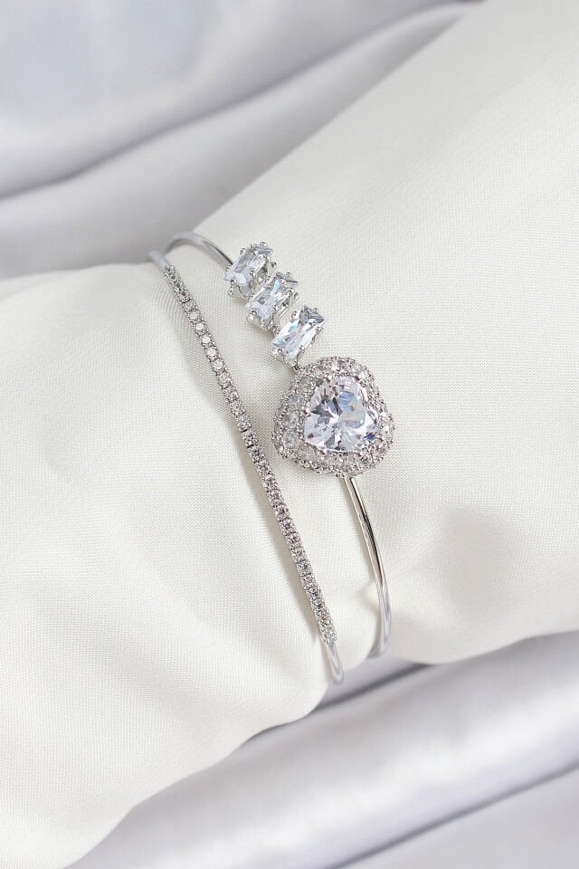 Pirinç Gümüş Renk Kalpli Zirkon Taşlı Kadın Bileklik