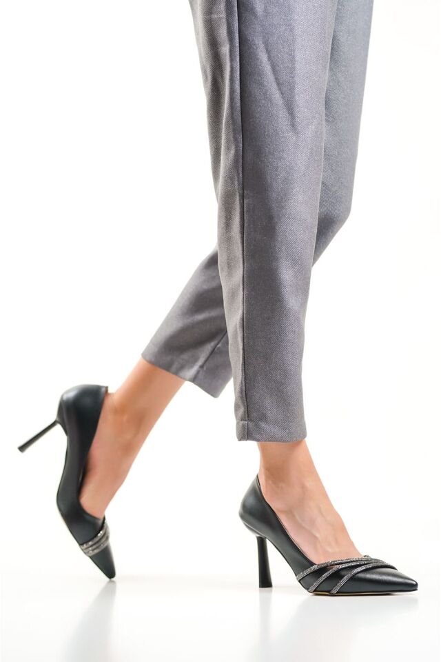 Siyah Taşlı Kadın Ayakkabı TR08MS14A