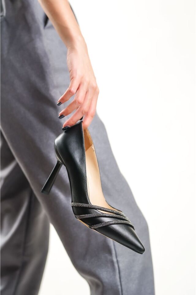 Siyah Taşlı Kadın Ayakkabı TR08MS14A