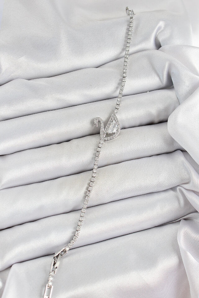 Pirinç Gümüş Renk Zirkon Taşlı Kuğu Model Kadın Bileklik