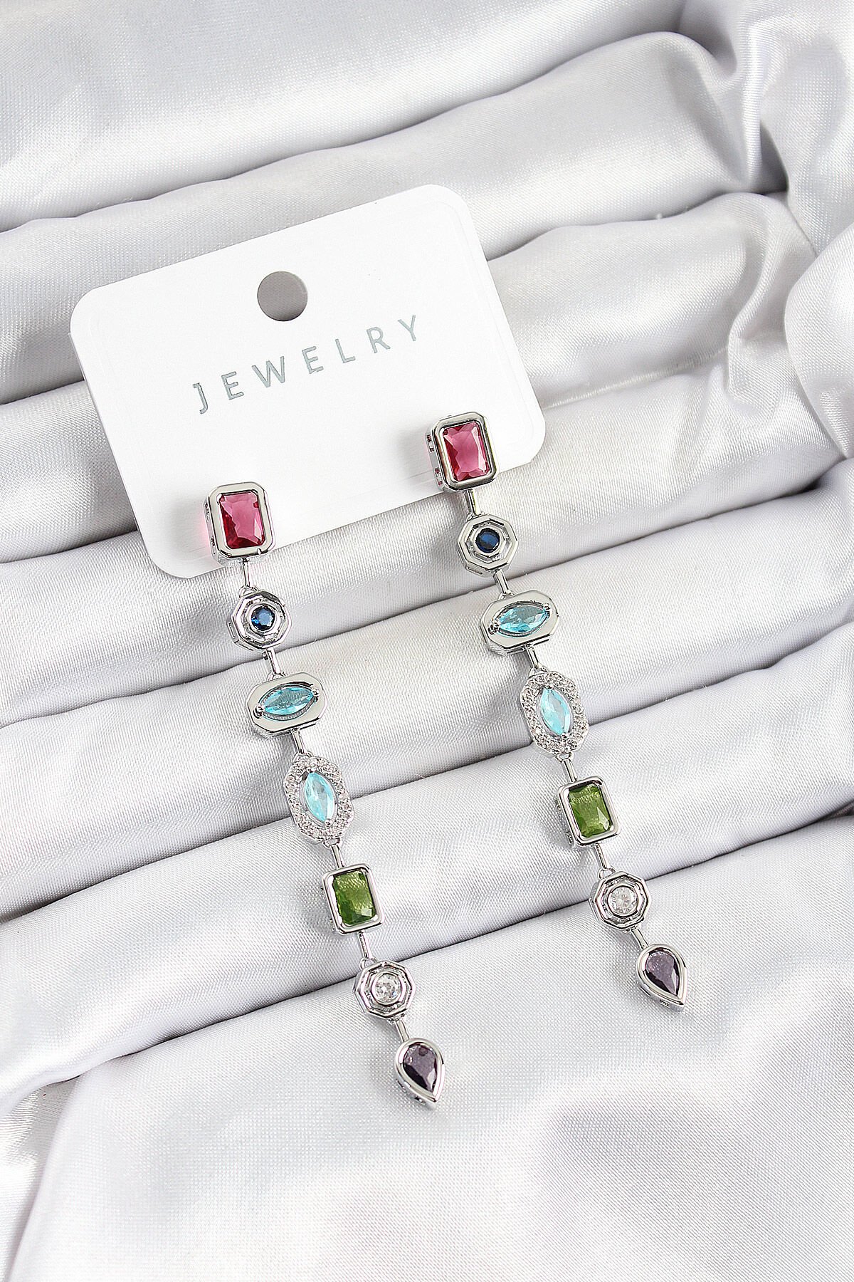 Pirinç Renkli Zirkon Taşlı Sallantılı Model Gümüş Renk Kadın Küpe