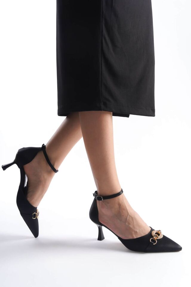 Kadın Siyah Topuklu Ayakkabı TR08MS28A