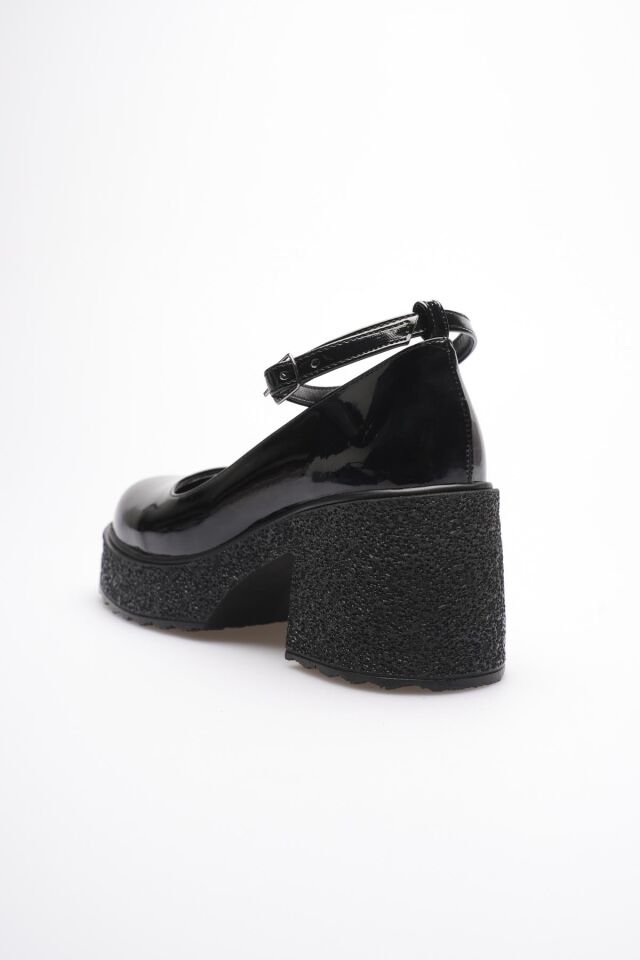 Kadın Siyah Rugan Bilekten Baretli Günlük Ayakkabı TR06MS01A