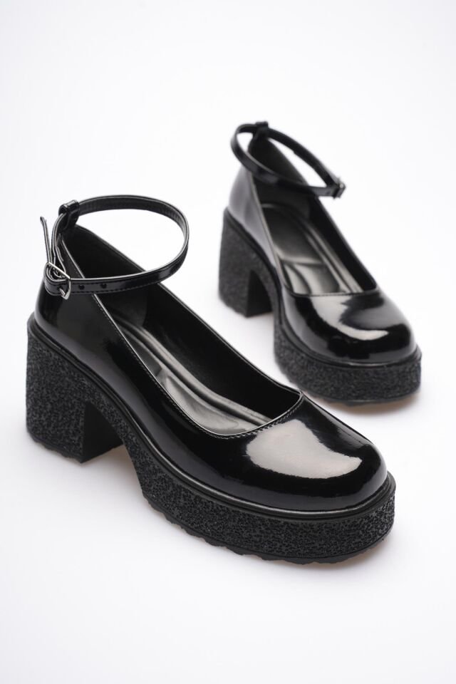 Kadın Siyah Rugan Bilekten Baretli Günlük Ayakkabı TR06MS01A