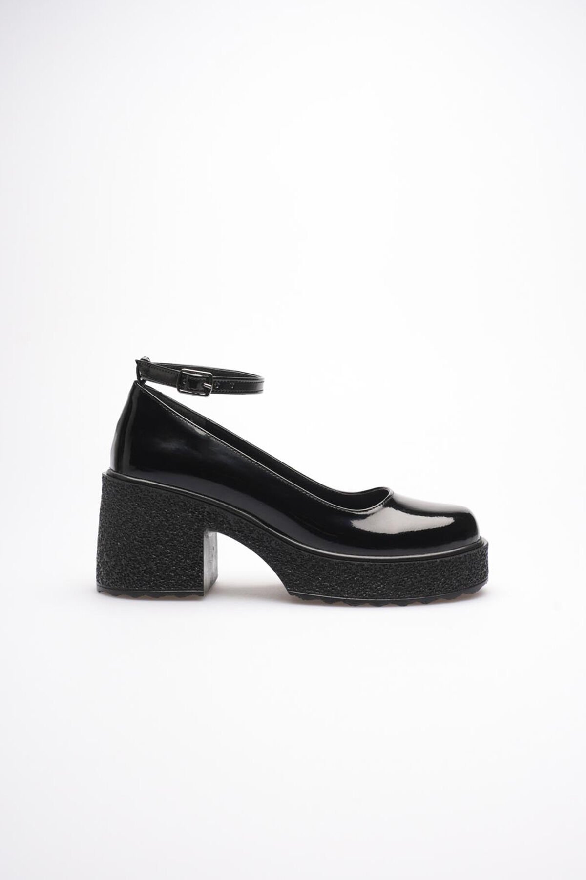 Kadın Siyah Rugan Bilekten Baretli Günlük Ayakkabı TR06MS01A