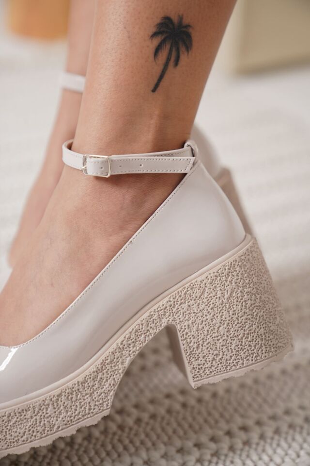 Kadın Bej Rugan Bilekten Baretli Günlük Ayakkabı TR06MS01B