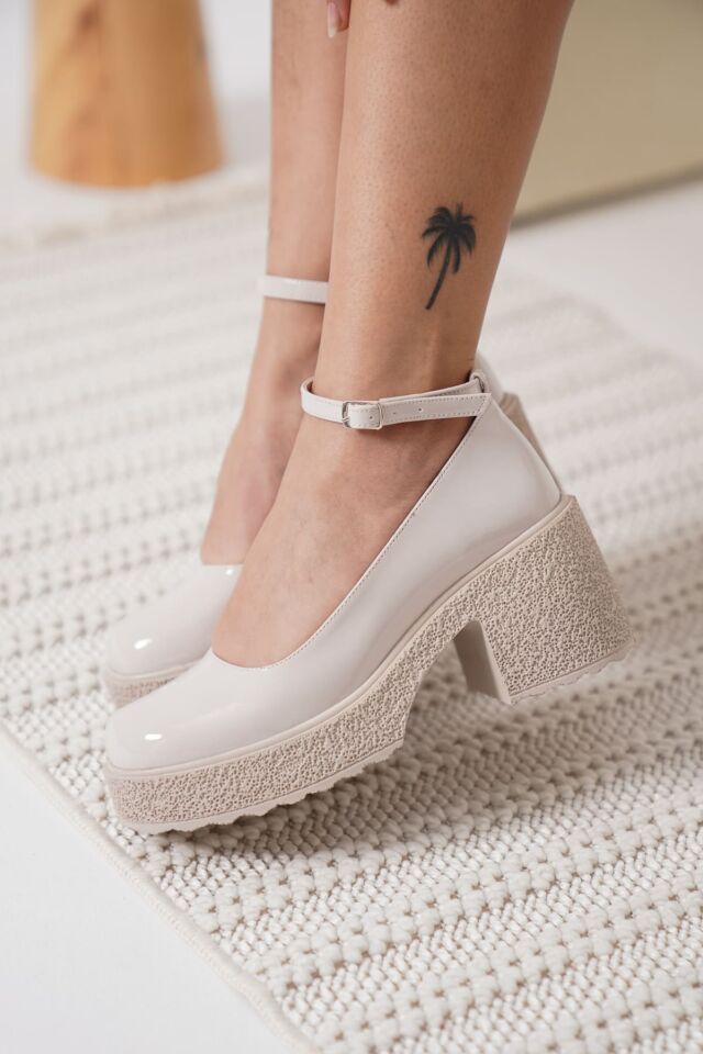 Kadın Bej Rugan Bilekten Baretli Günlük Ayakkabı TR06MS01B