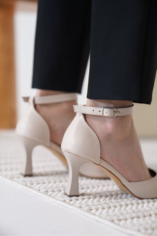 Kadın Bej Topuklu Ayakkabı TR12MS01C