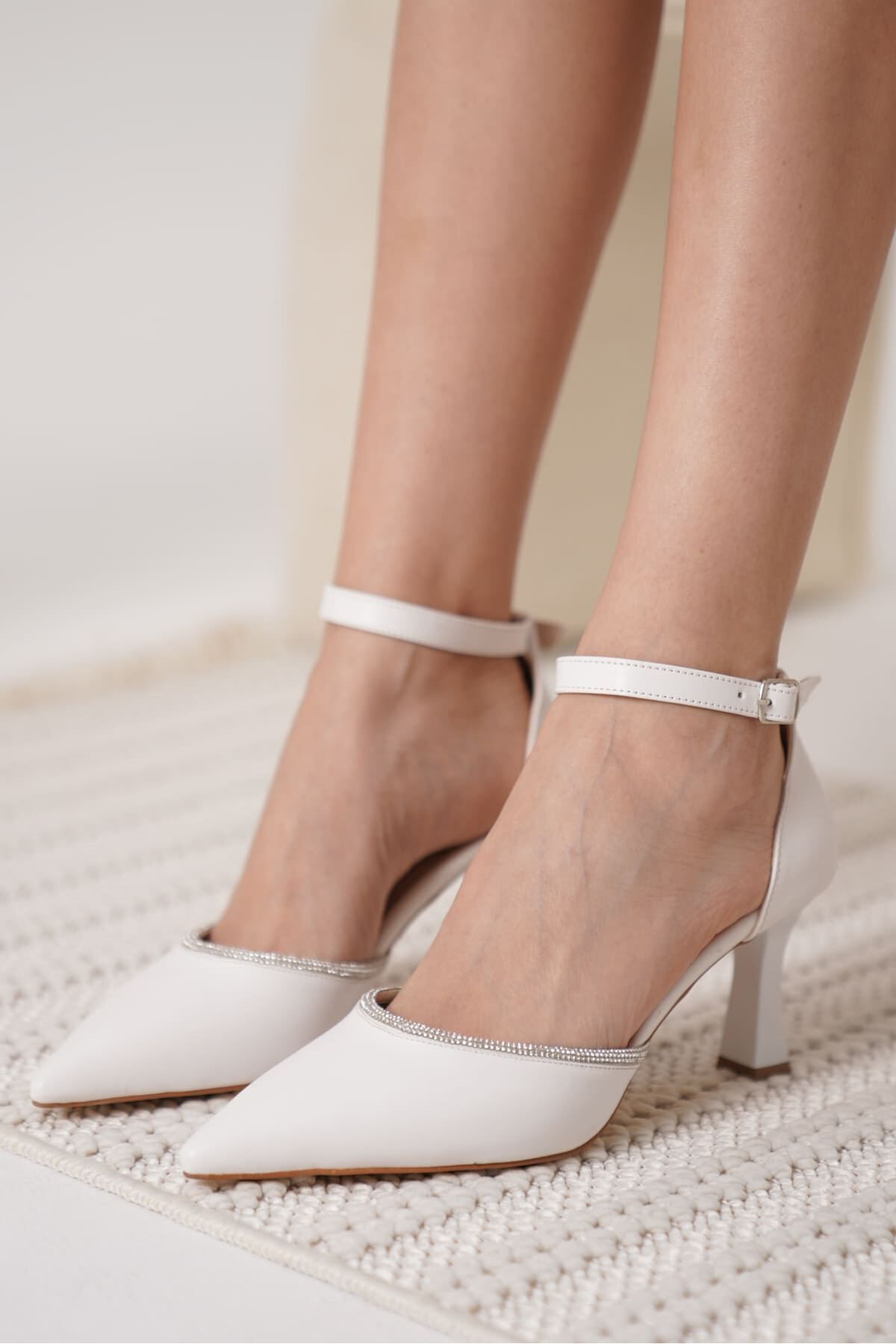 Taşlı Kadın Beyaz Topuklu Ayakkabı TR12MS02B