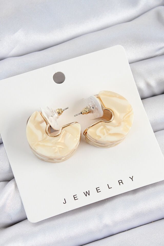 Pirinç Mermer Desenli Vintage Yarım Halka Model Gold Renk Kadın Küpe