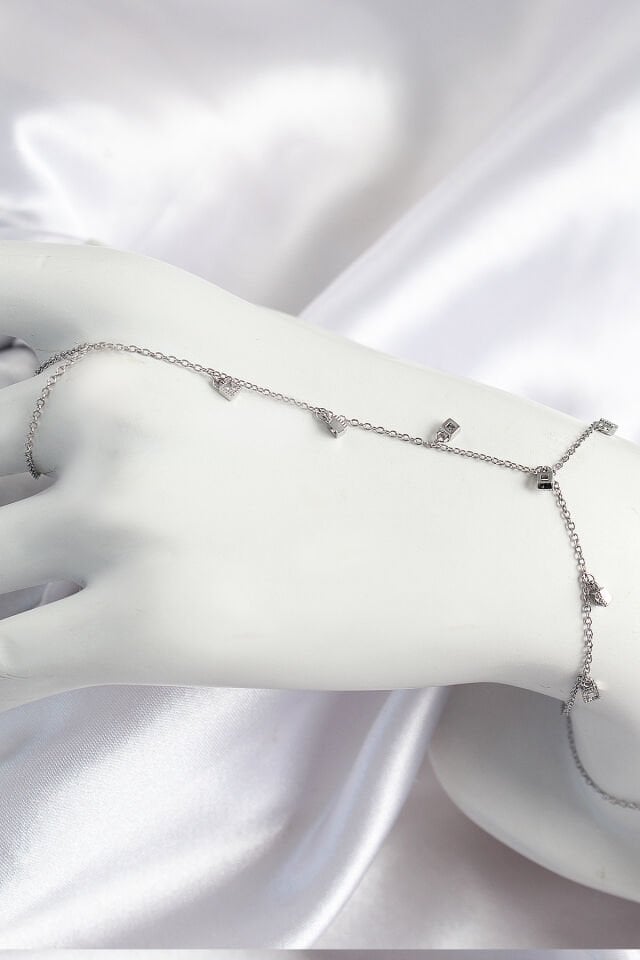 Pirinç Zirkon Taşlı Sallantılı Model Gümüş Renk Kadın Şahmeran