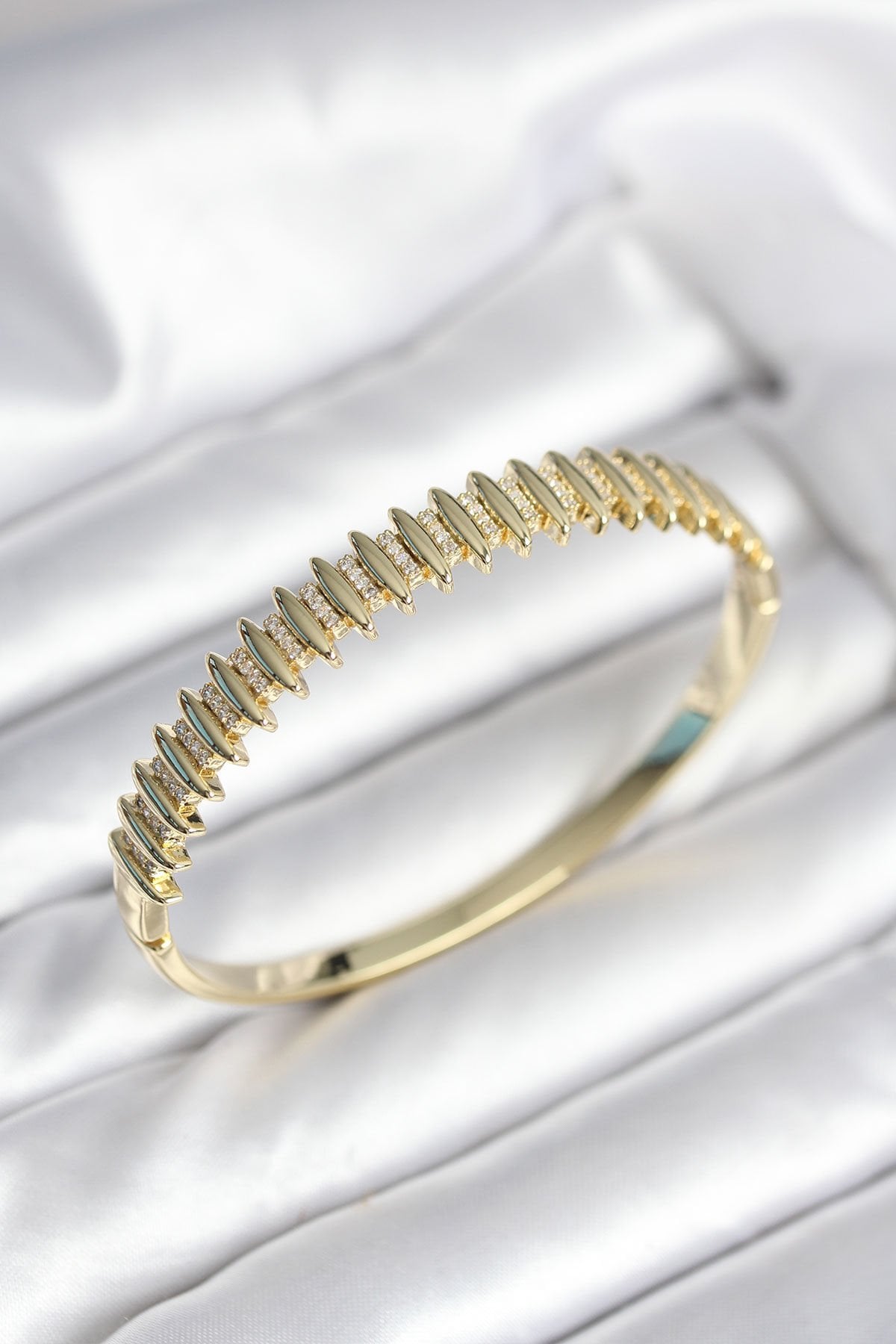 Gold Renk Zirkon Taşlı Pirinç Kadın Kelepçe