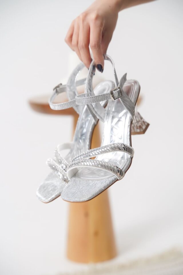 Gümüş Taşlı Kadın Topuklu Sandalet TR25MY05E