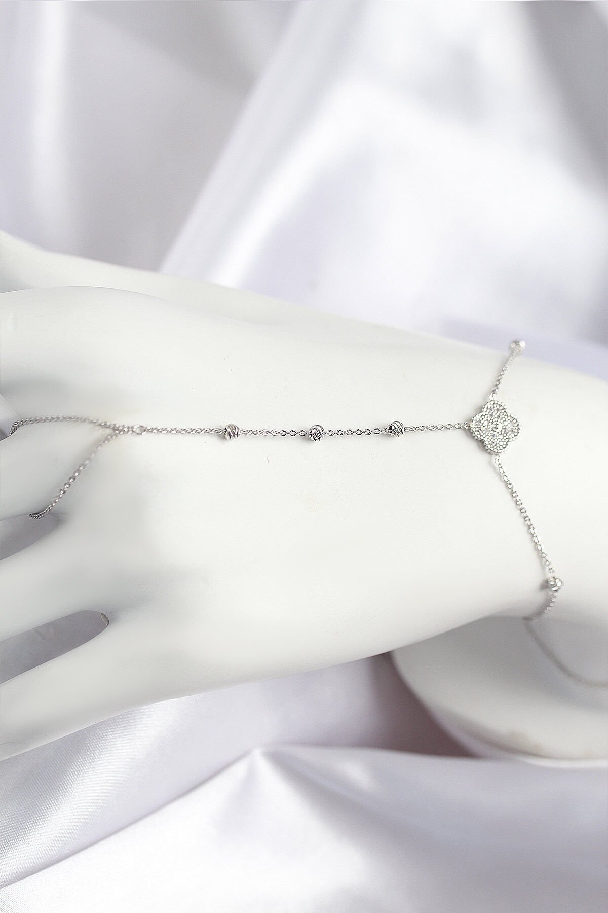 Pirinç Zirkon Taşlı Yonca Model Gümüş Renk Şahmeran