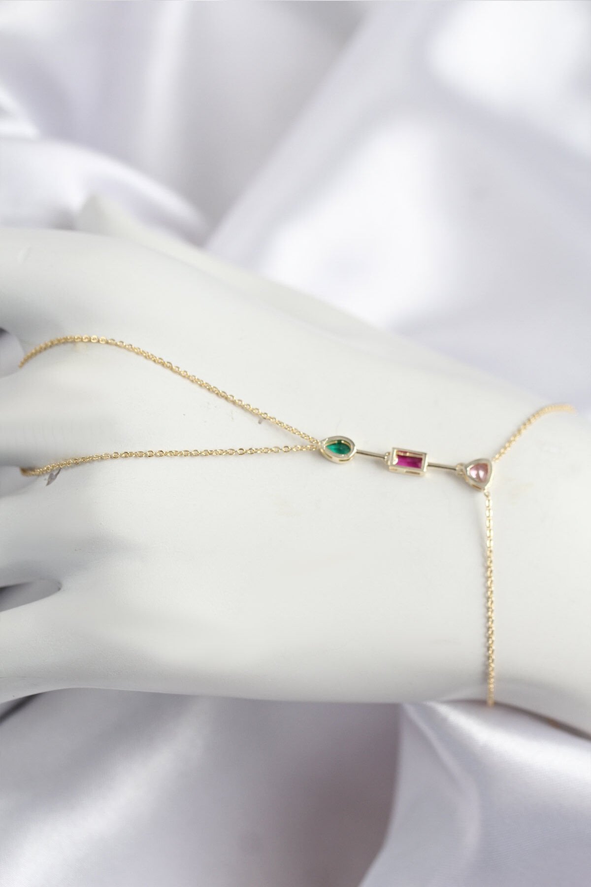 Pirinç Renkli Zirkon Taşlı Model Gold Renk Şahmeran