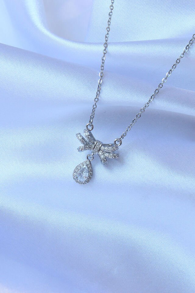316L Çelik Zincirli Gümüş Renk Zirkon Taşlı Damla Detay Fiyonk Model Kolye
