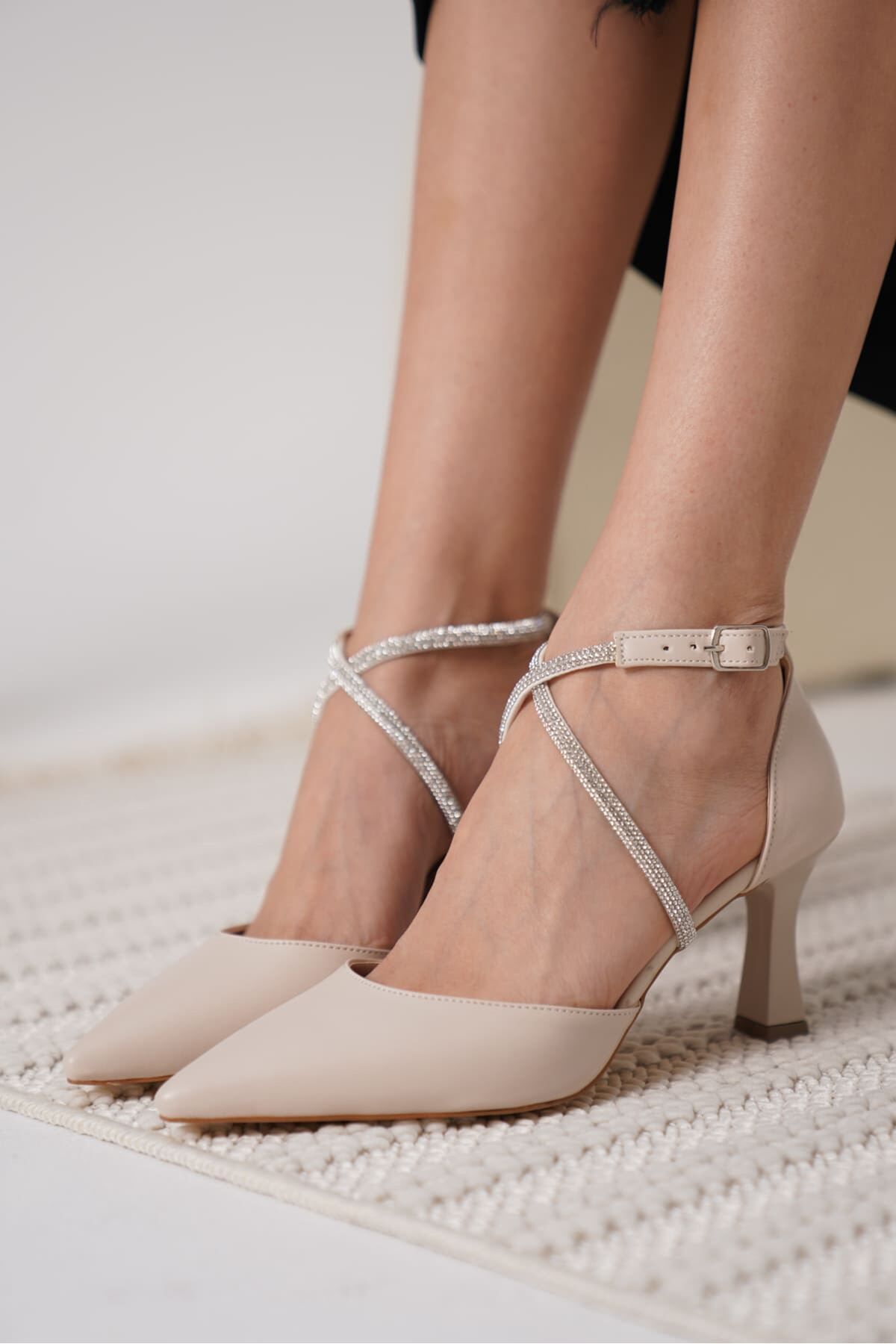 Taşlı Kadın Bej Topuklu Ayakkabı TR12MS03C