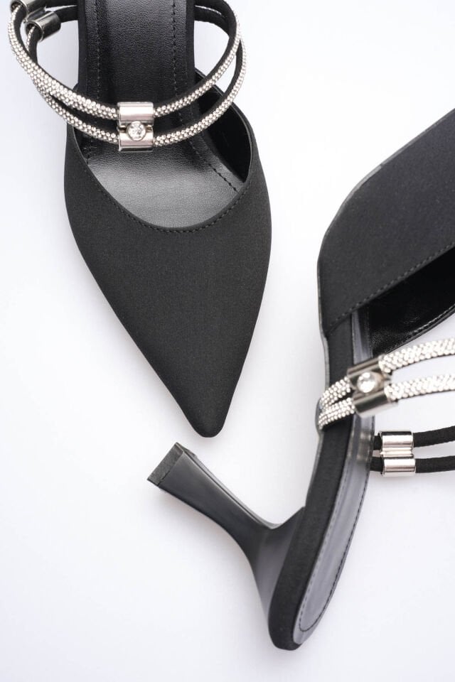 Kadın Taşlı Siyah Saten Topuklu Ayakkabı TR12MS04A