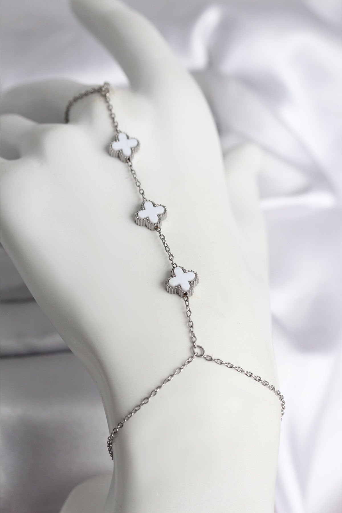 316L Çelik Gümüş Renk Beyaz Yonca Model Kadın Şahmeran