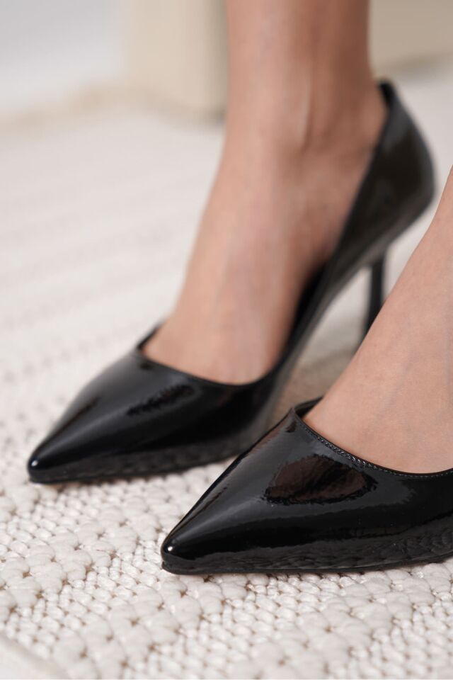 Kadın Siyah Kırışık Rugan Stiletto TR08MS26E