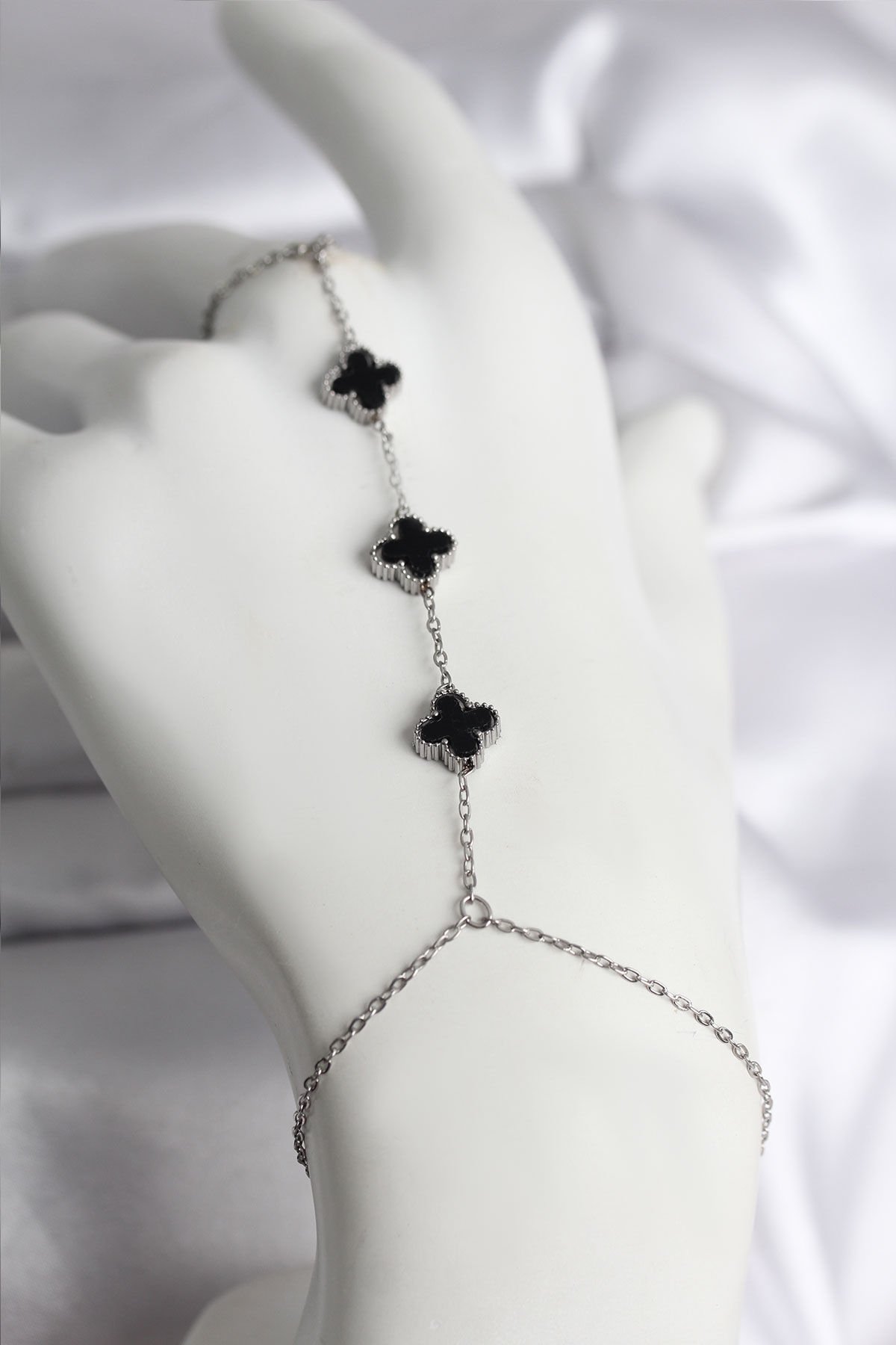 316L Çelik Gümüş Renk Siyah Yonca Model Kadın Şahmeran