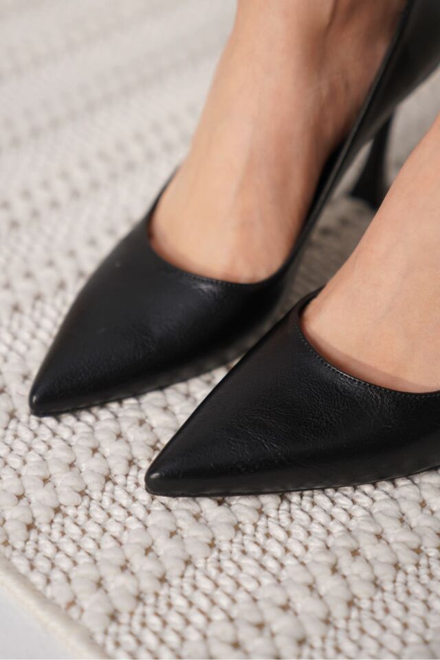 Siyah Cilt Kadın Stiletto TR18MS03F