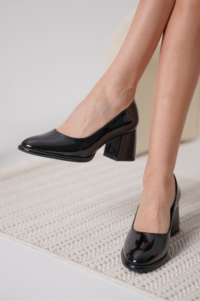 Siyah Rugan Kadın Stiletto TR18MS05A