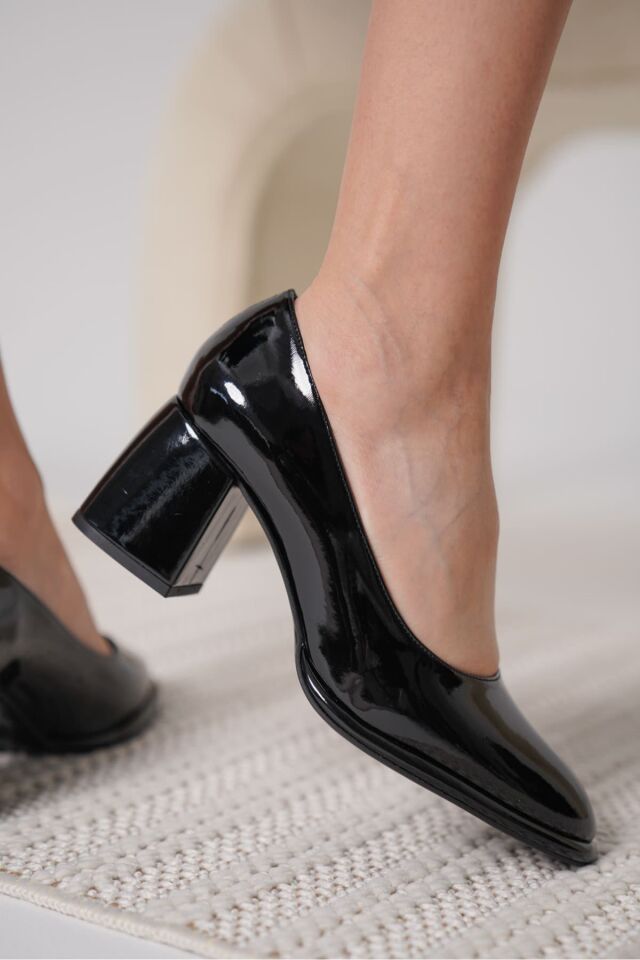 Siyah Rugan Kadın Stiletto TR18MS05A