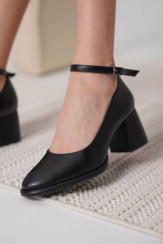 Kadın Mat Siyah Topuklu Ayakkabı TR18MS06A