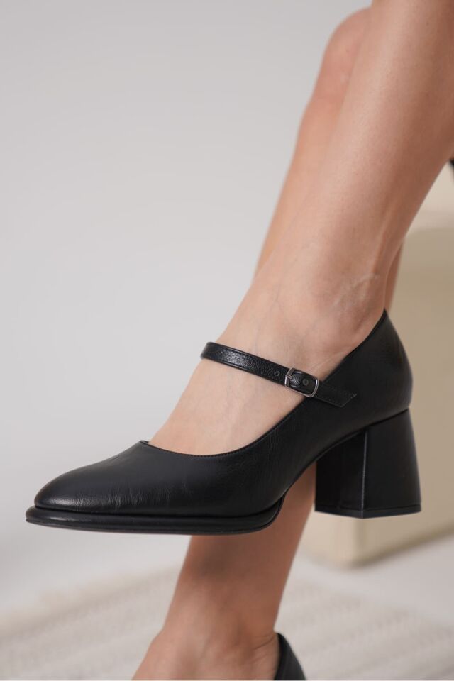 Siyah Cilt Kadın Topuklu Ayakkabı TR18MS07C