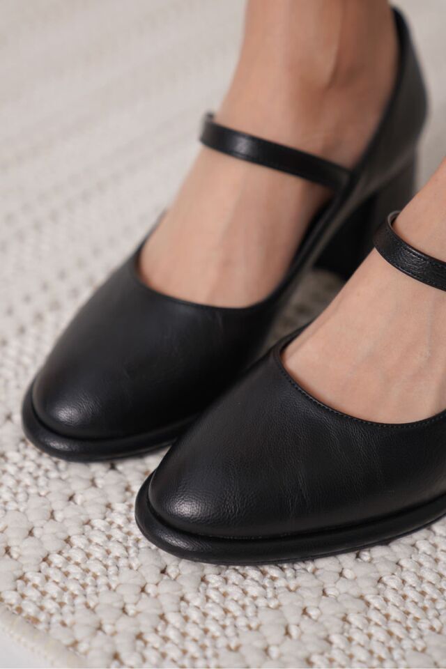 Siyah Cilt Kadın Topuklu Ayakkabı TR18MS07C