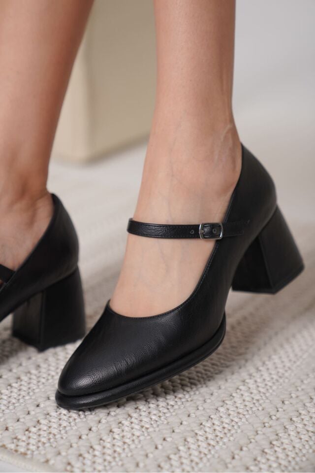 Siyah Cilt Kadın Topuklu Ayakkabı TR18MS07C