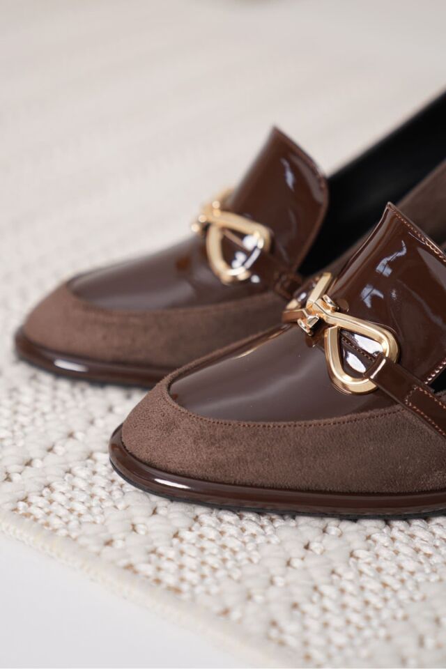 Acı Kahve Rugan Süet Detaylı Kadın Topuklu Ayakkabı TR18MS10E