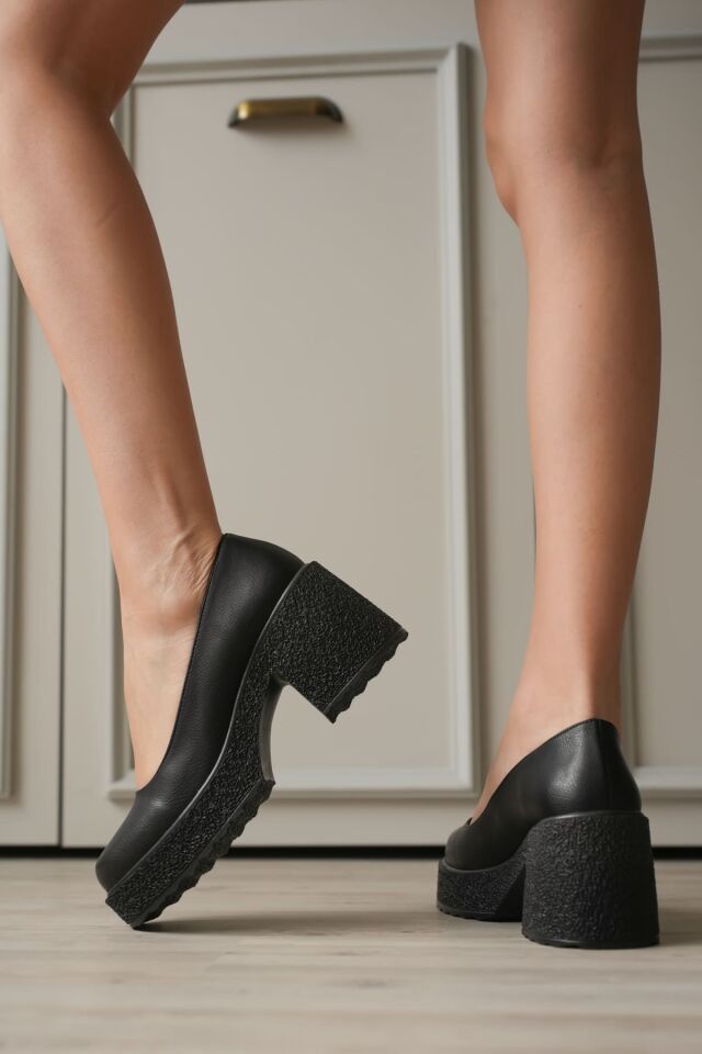 Siyah Kadın Günlük Ayakkabı TR06MS04C