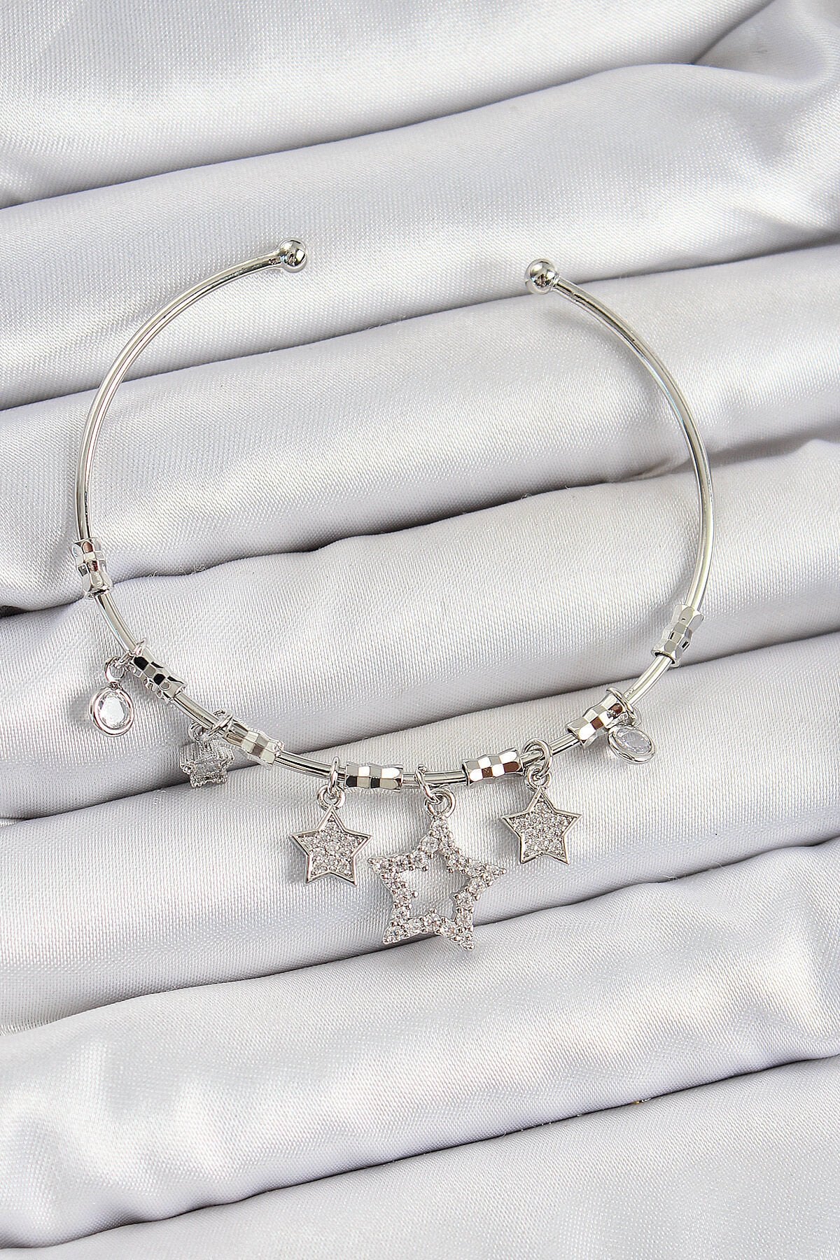 Pirinç Zirkon Taşlı Yıldız Model Gümüş Renk Charm Bileklik