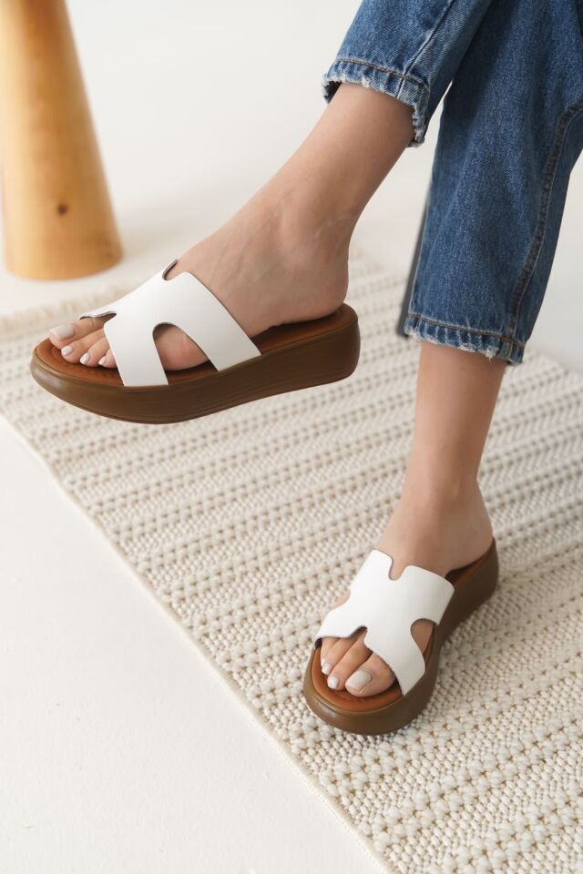 Beyaz Hakiki Deri Terlik TR31MY54B