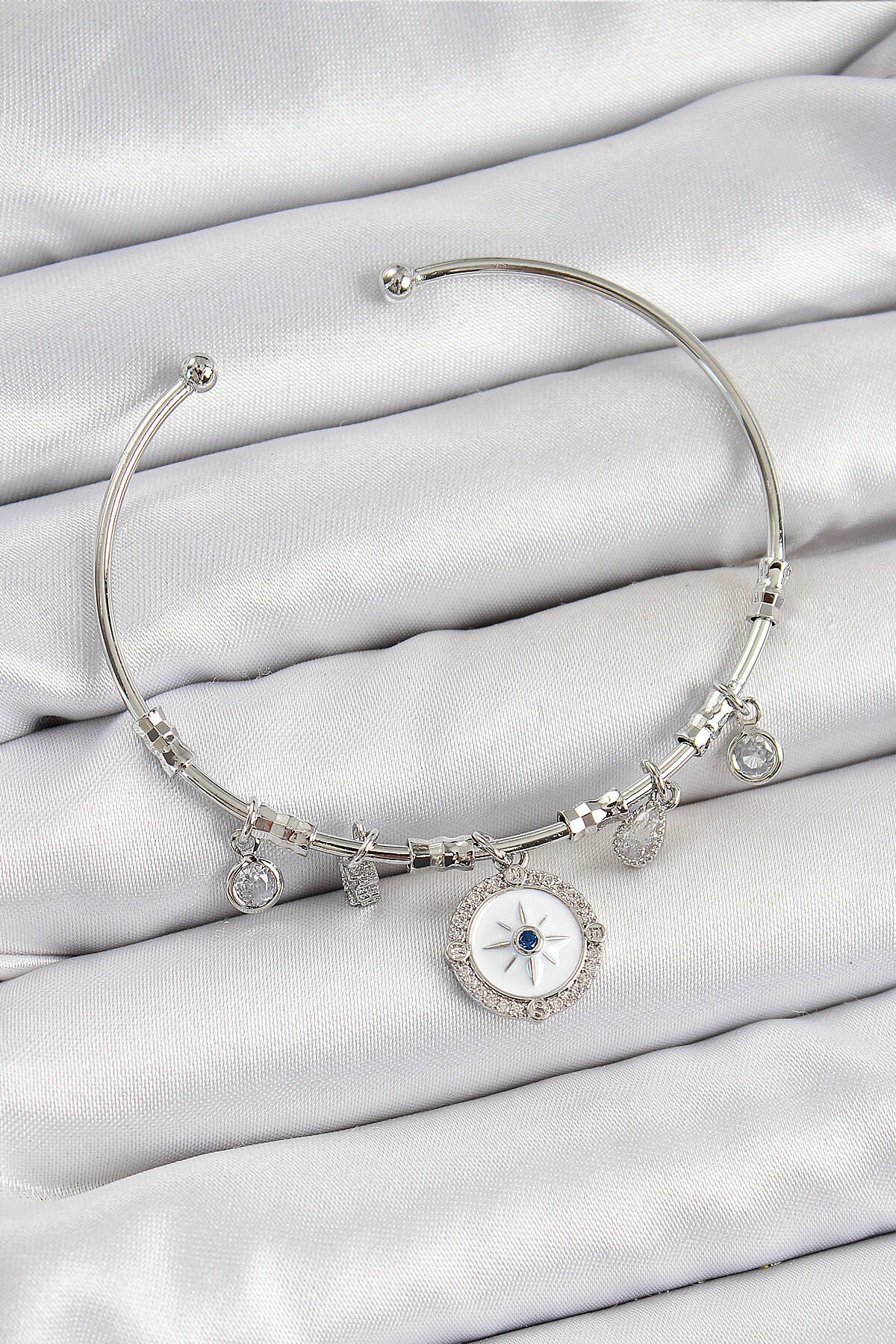 Pirinç Zirkon Taşlı Pusula Model Gümüş Renk Charm Bileklik